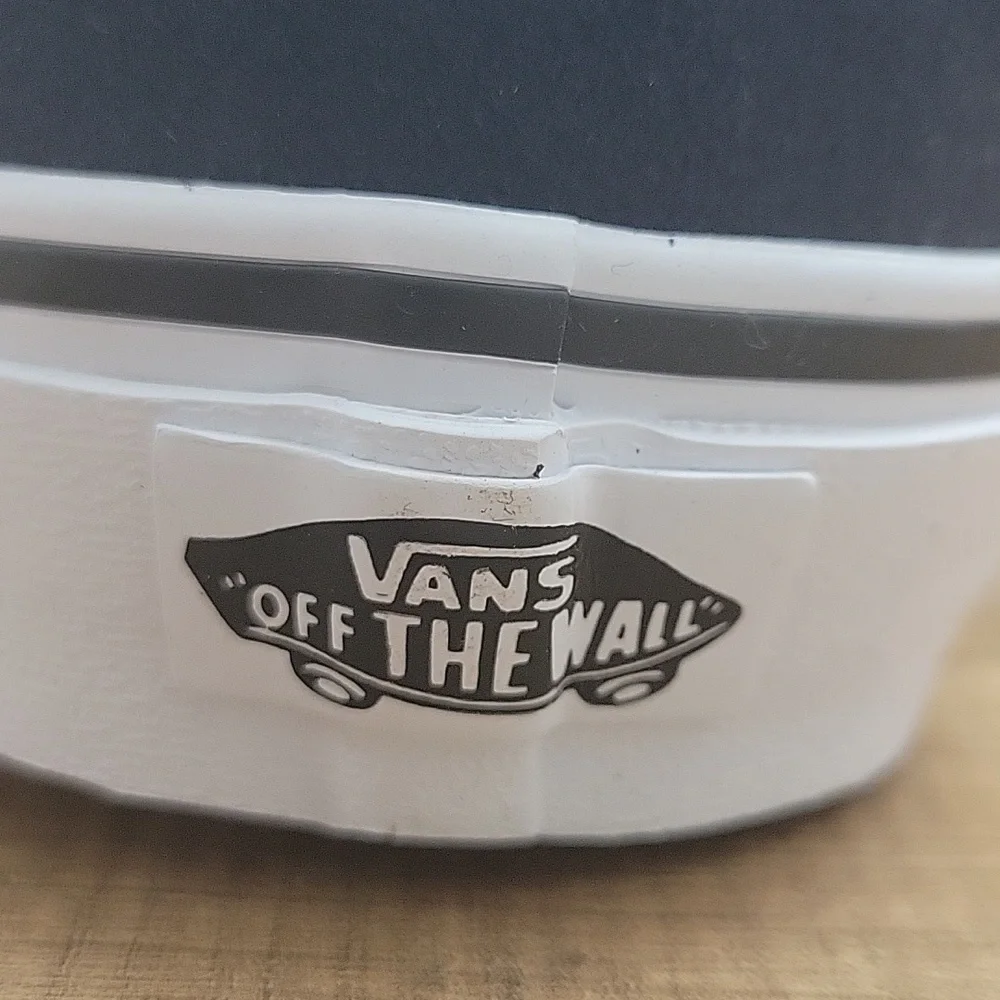 Van's SK8-Hi Brand new in the box no lid authentic uper leather and textile size